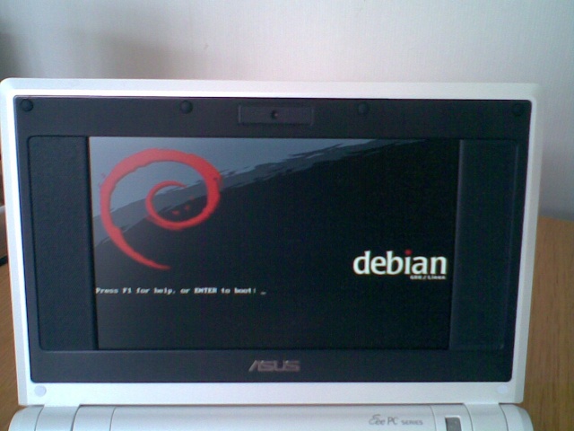 http://www.pererikstrandberg.se/blog/asuseeepc/eee-debian.jpg